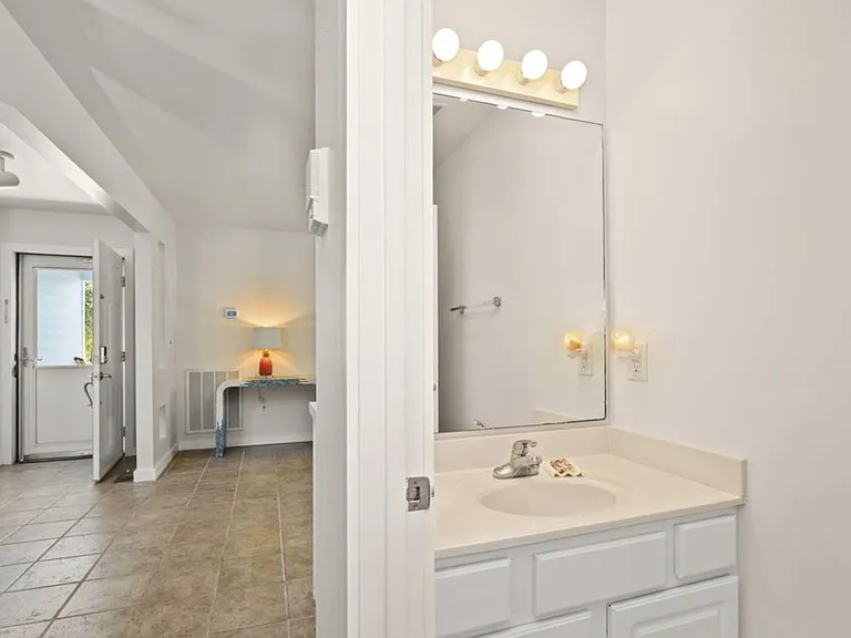 312 McGinnis Dr — Photo 2