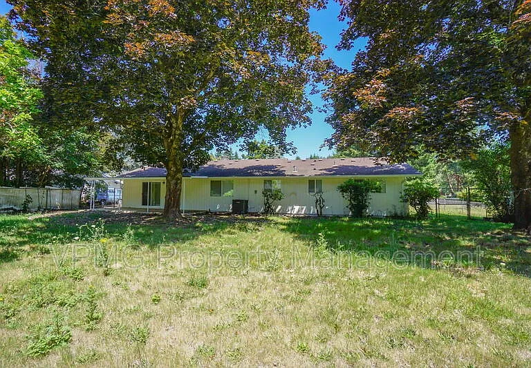 19419 NE 11th St — Photo 38