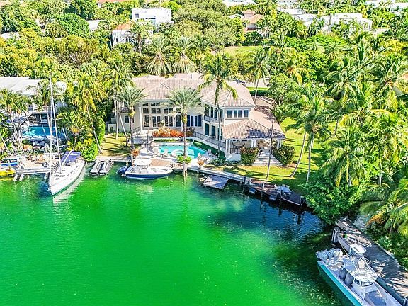 2nd image of 550 Harbor Dr