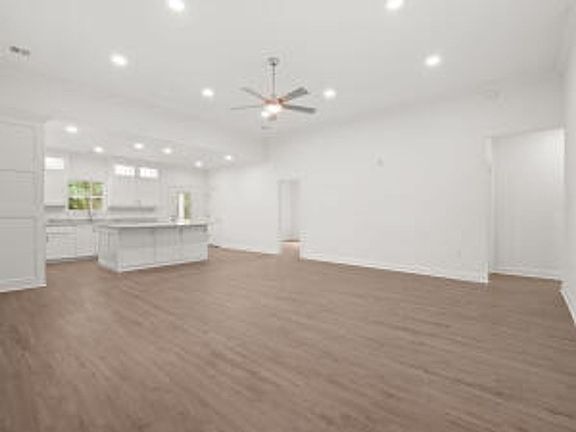 3rd image of 308 Schweitzer Ave