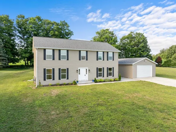 18180 Hilltop Dr, Charlevoix, MI 49720