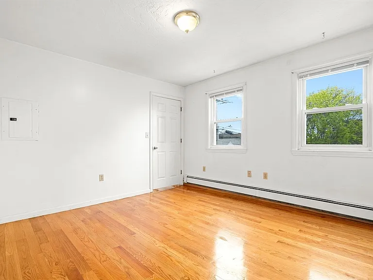 8 Walnut St #2 — Photo 5