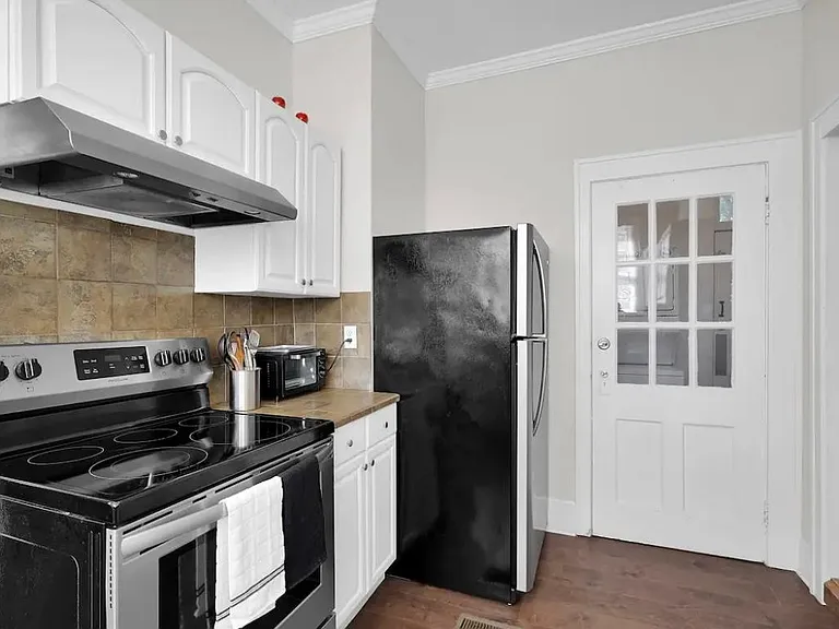2205 Ernest St — Photo 8