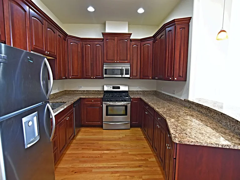 5140 N Clark St — Photo 6