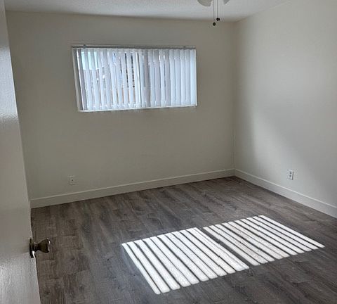 4th image of 1382 Loma Ave APT 3