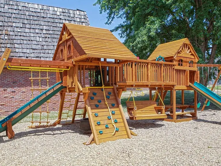 The Pines at Q Plaza Apartments — Photo 9