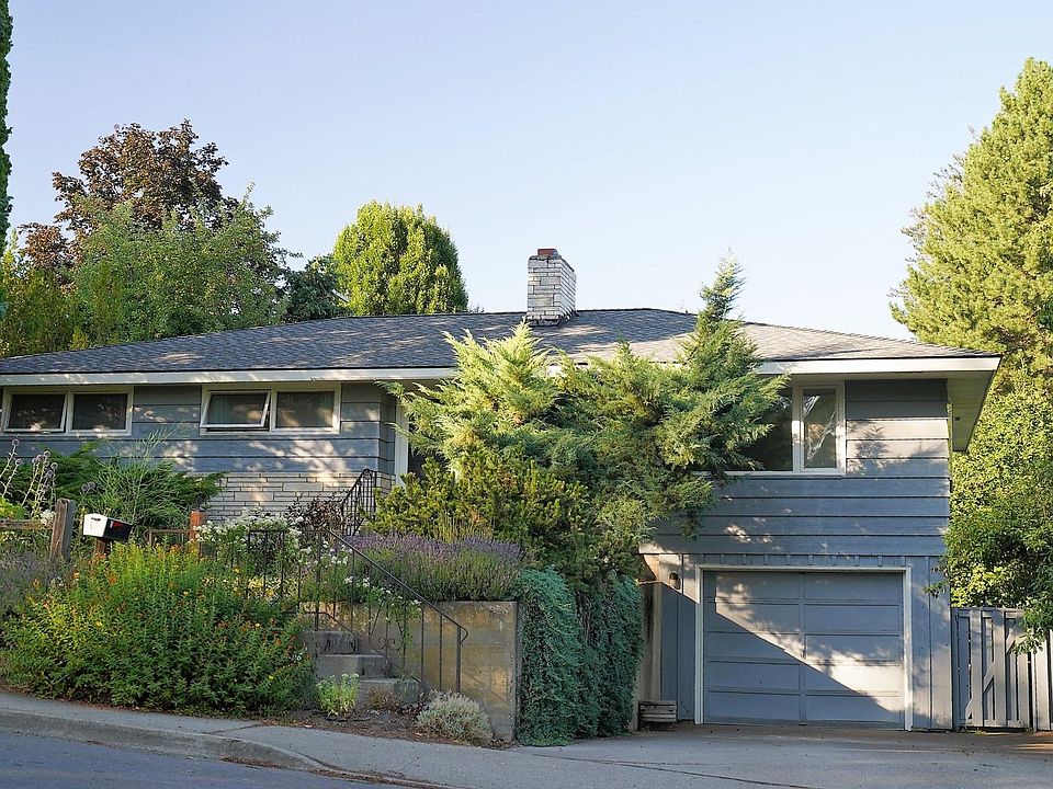 1st image of 1440 NW Hall Dr