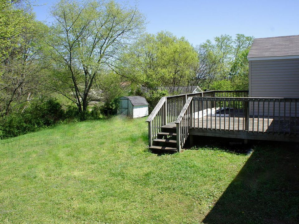 2nd image of 2833 Spruce Hill Rd