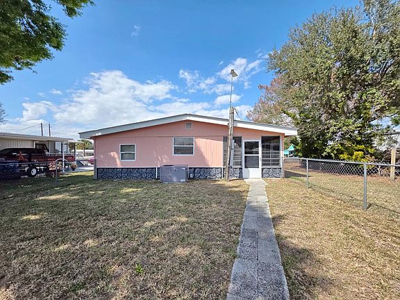5th image of 1091 Lemon St