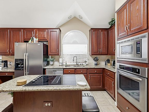 5th image of 2112 Cheshire Dr