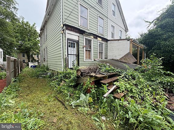 2nd image of 3517 Hayward Ave