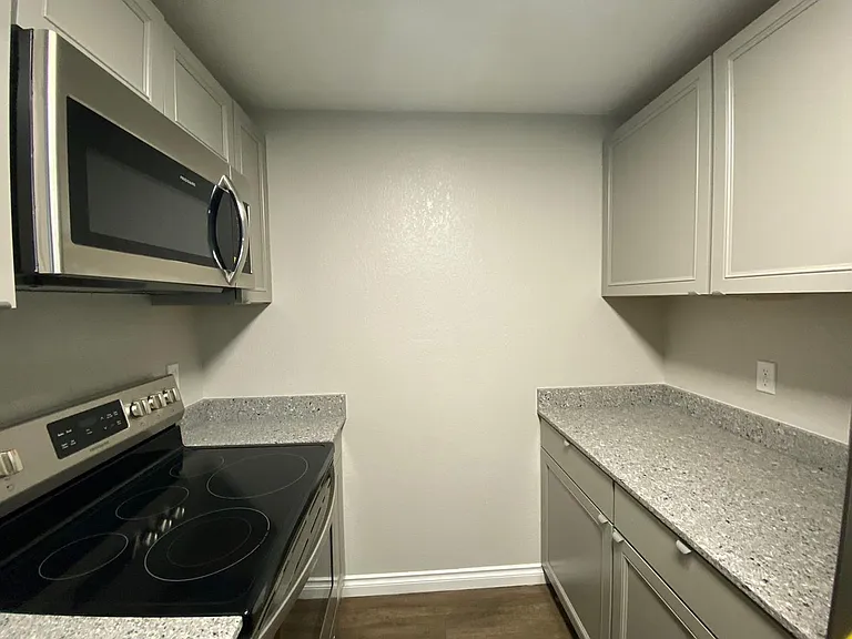 Westwood Apartments — Photo 110
