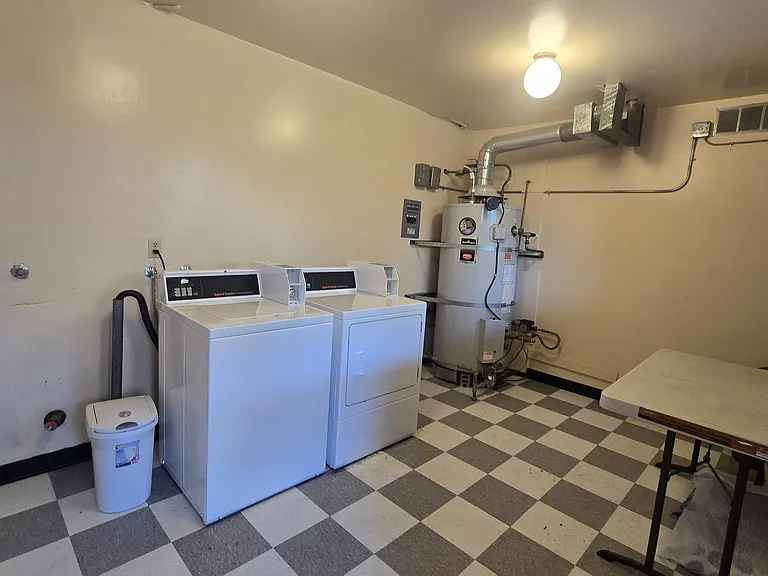 320 Center St #7 — Photo 7