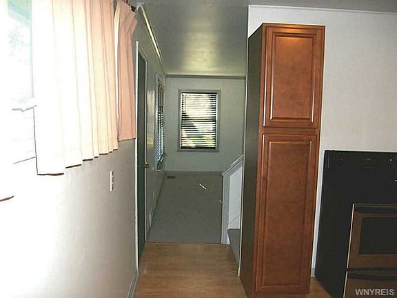4th image of 34 Ashford Ave