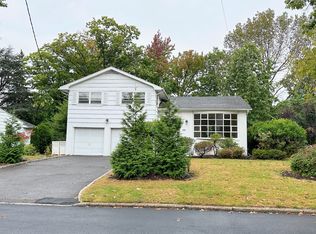 39 Cambridge Pl, Englewood Cliffs, NJ 07632