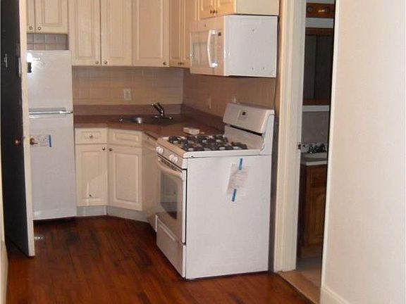 2nd image of 318 W 104th St APT 2
