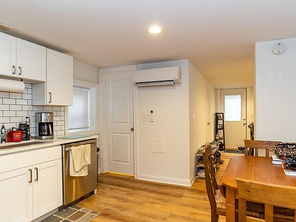 5th image of 1649 W Wrightwood Ave #1