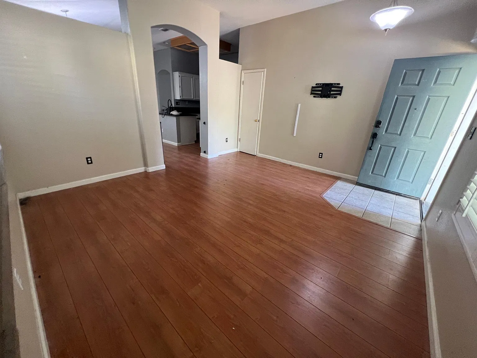 4 bed, 1477 sqft, $2,600 — Photo 1