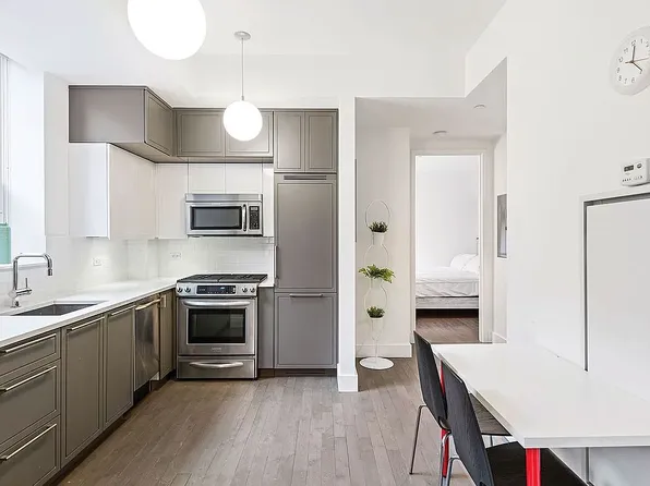 416 W 52nd St #611, New York, NY 10019