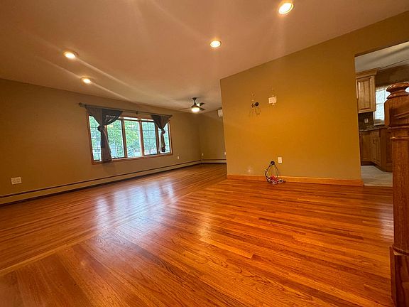 5th image of 453 Genesee Ave #2