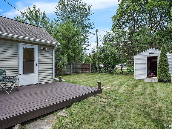 4th image of 4040 Chenlot Ln