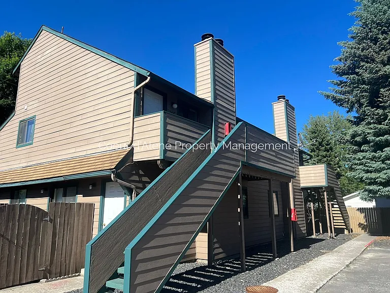 147 E Willow Tree Ln — Photo 1
