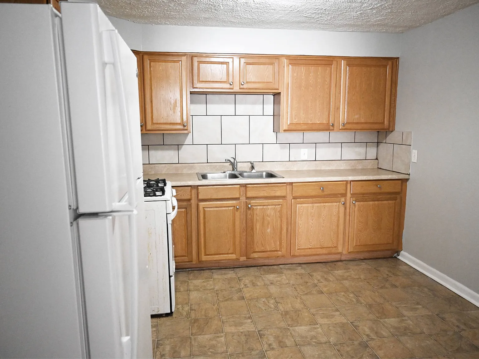 Benson Crest Apartments — Photo 2