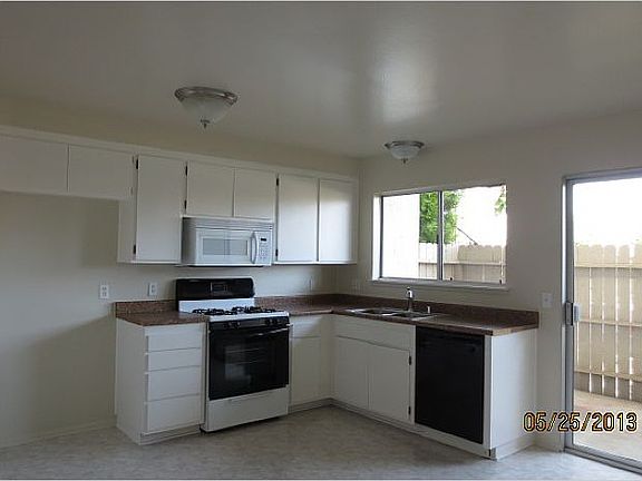 3rd image of 207 Sharon Ln
