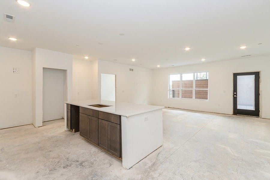 1st image of 1953 1st Ave SE #204