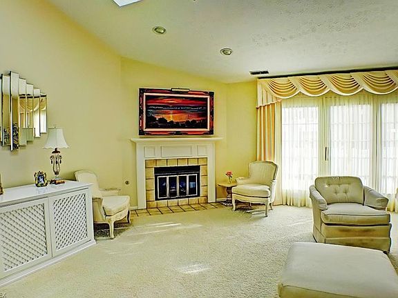 4th image of 933 Sturbridge Dr #133