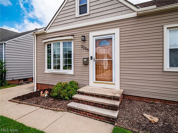 3rd image of 5255 W 46th St