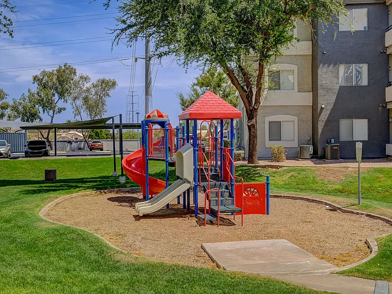 Allure at Tempe Apartments — Photo 21