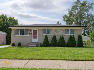 28061 Oneil St, Roseville, MI 48066