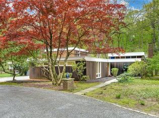 72 Windward Ln, Stamford, CT 06903