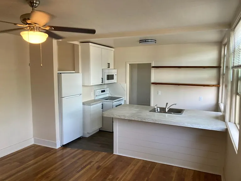 209 N Elliott St #4 — Photo 3