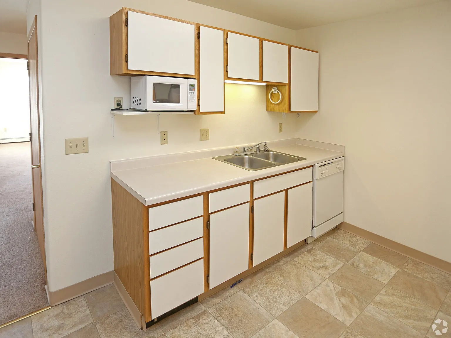 2 bed, 846 sqft, $1,085 — Photo 3