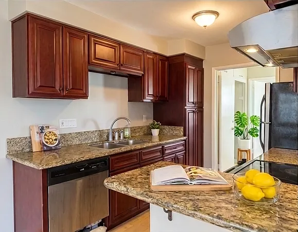 1 bed, 636 sqft, $2,350 — Photo 3
