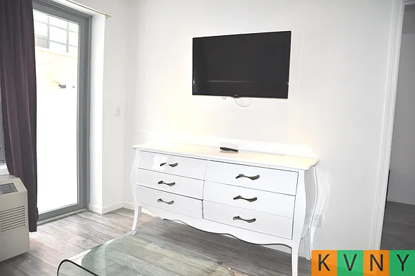 Rented by KVNY Soho | media 59