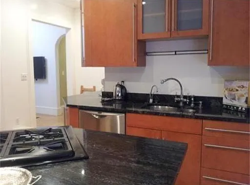 315 Harvard St #2 — Photo 8