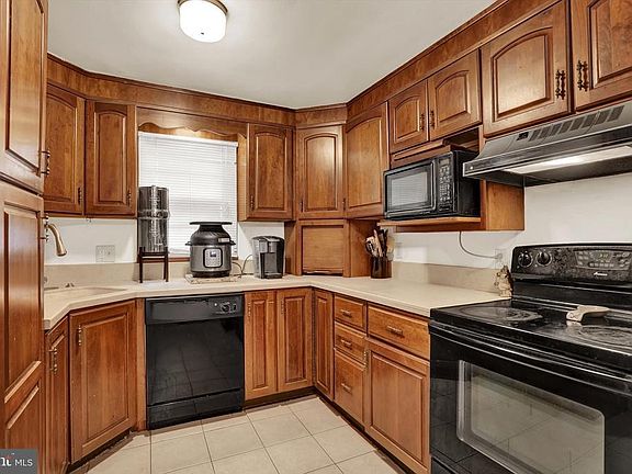 5th image of 120 Laird St