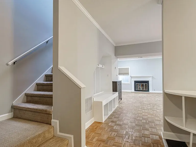613 Kimberly Ln NE — Photo 4