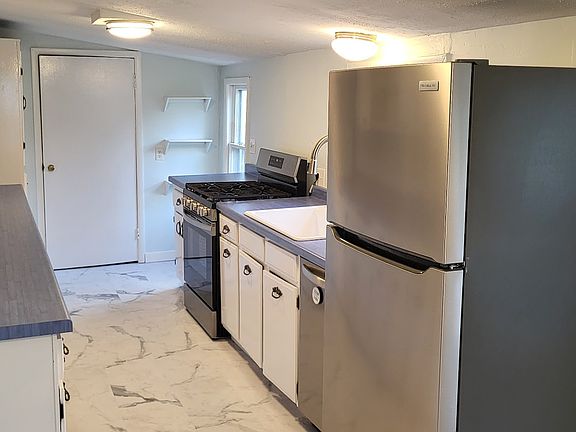 3rd image of 440 E Crescent St