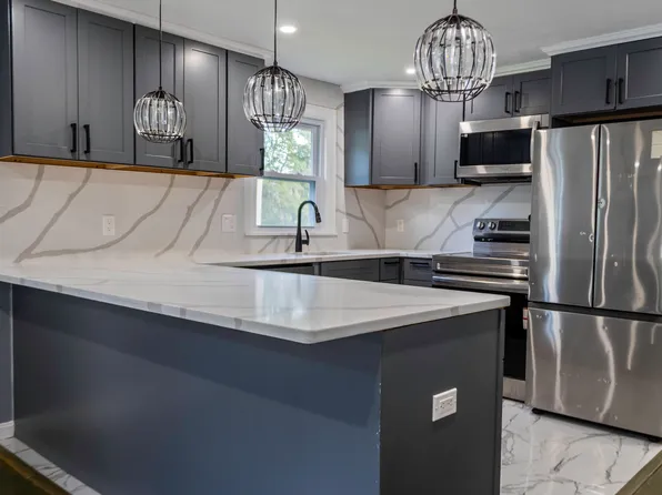 31 Cochato Park APT 2, Randolph, MA 02368