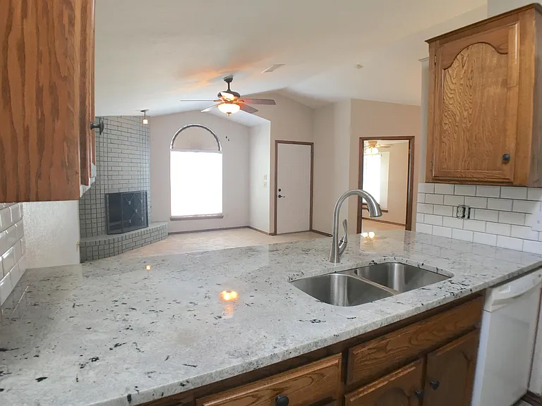 2135 Goodrich Dr — Photo 7