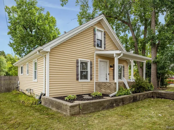 4465 S Center Rd, Burton, MI 48519