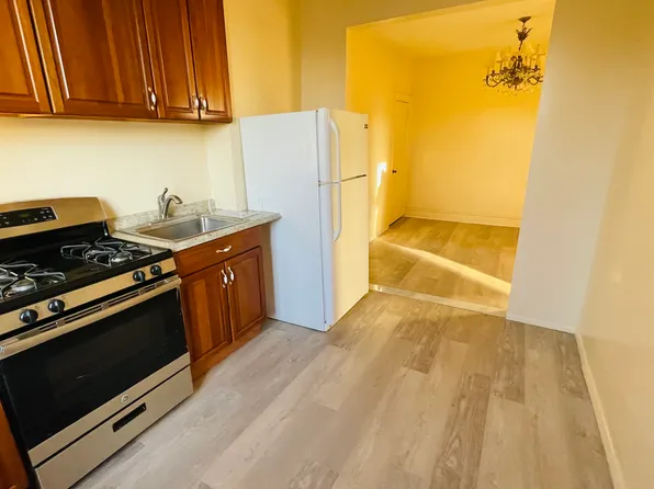 7525 15th Avenue image 2 of 14