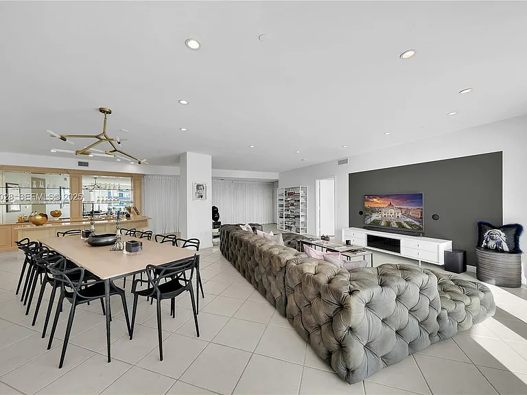 9601 Collins Ave #809 — Photo 6