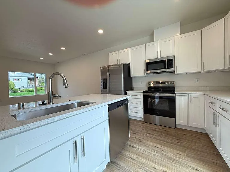 3925 E 32nd Ave #2 — Photo 8