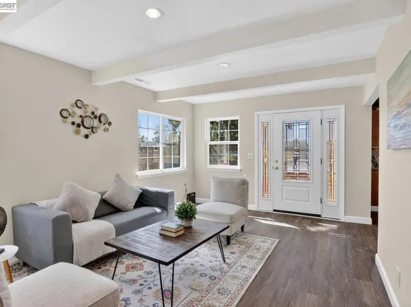 320 Monmouth Dr, Milpitas, CA 95035