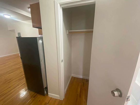 5th image of 3441 Broadway #37